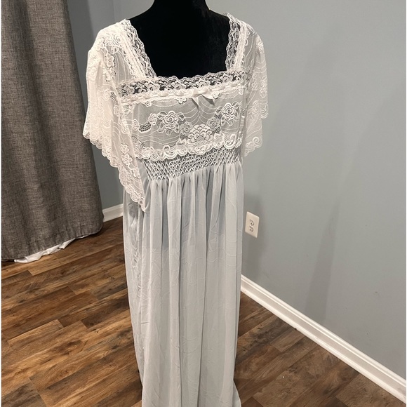 Dresses & Skirts - Long night gown dress🤍
Gorgeous brand new night gown dress with lace detailing!